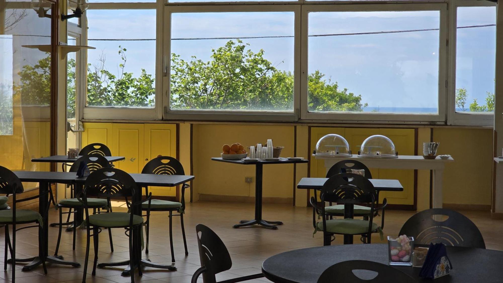 Hotel Savoia Procida Buitenkant foto