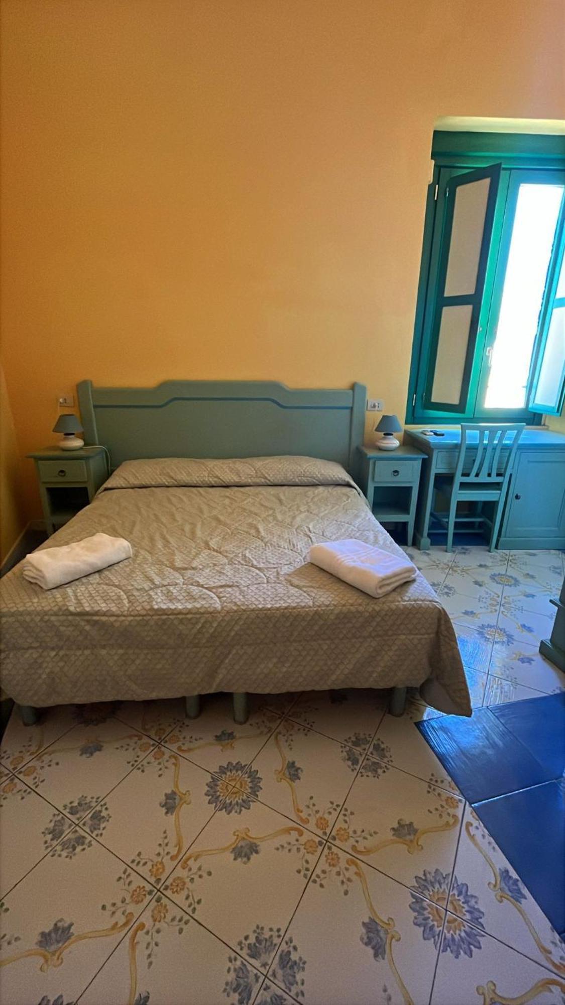 Hotel Savoia Procida Buitenkant foto