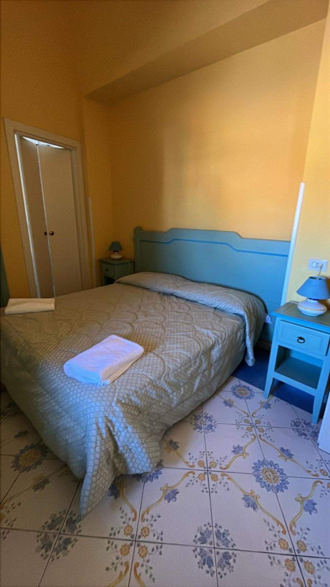 Hotel Savoia Procida Buitenkant foto
